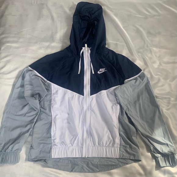 Nike Women’s Windrunner - Picture 2 of 3
